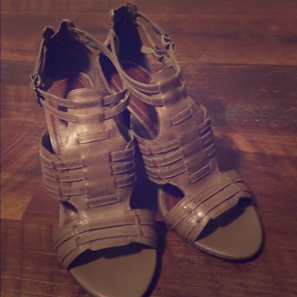 Women’s shoe